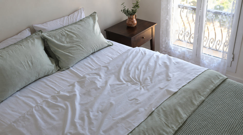 Silver Mist Egyptian cotton bedding set with Oasis coverlet